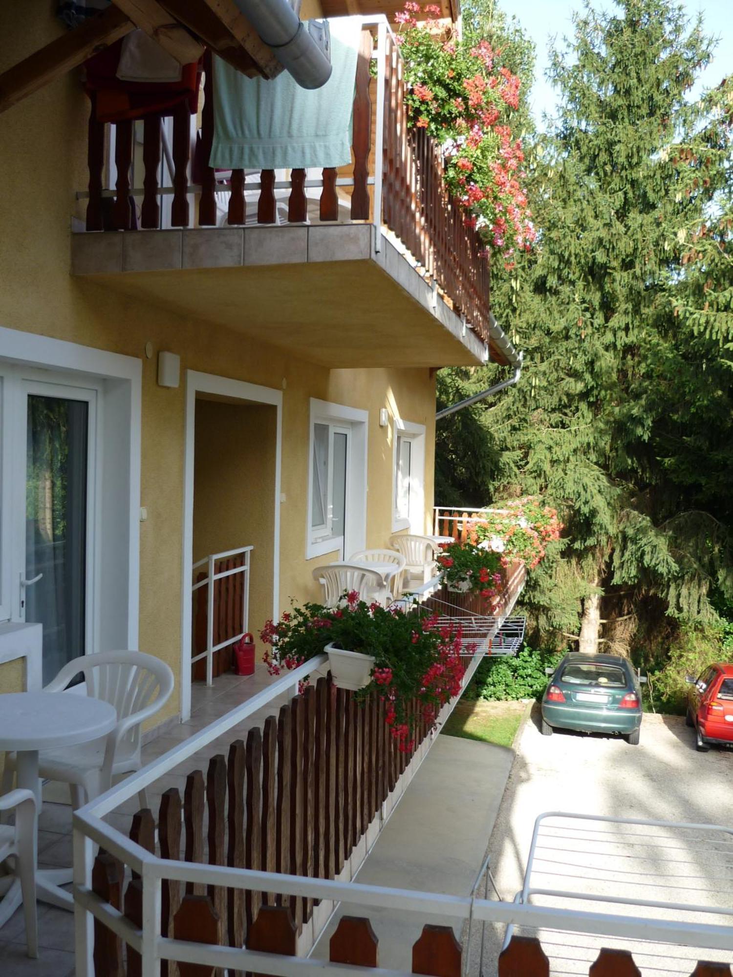 Attila Apartmanhaz Hotel Heviz Ngoại thất bức ảnh