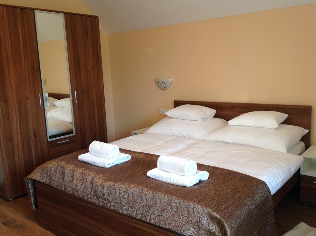 Attila Apartmanhaz Hotel Heviz Phòng bức ảnh