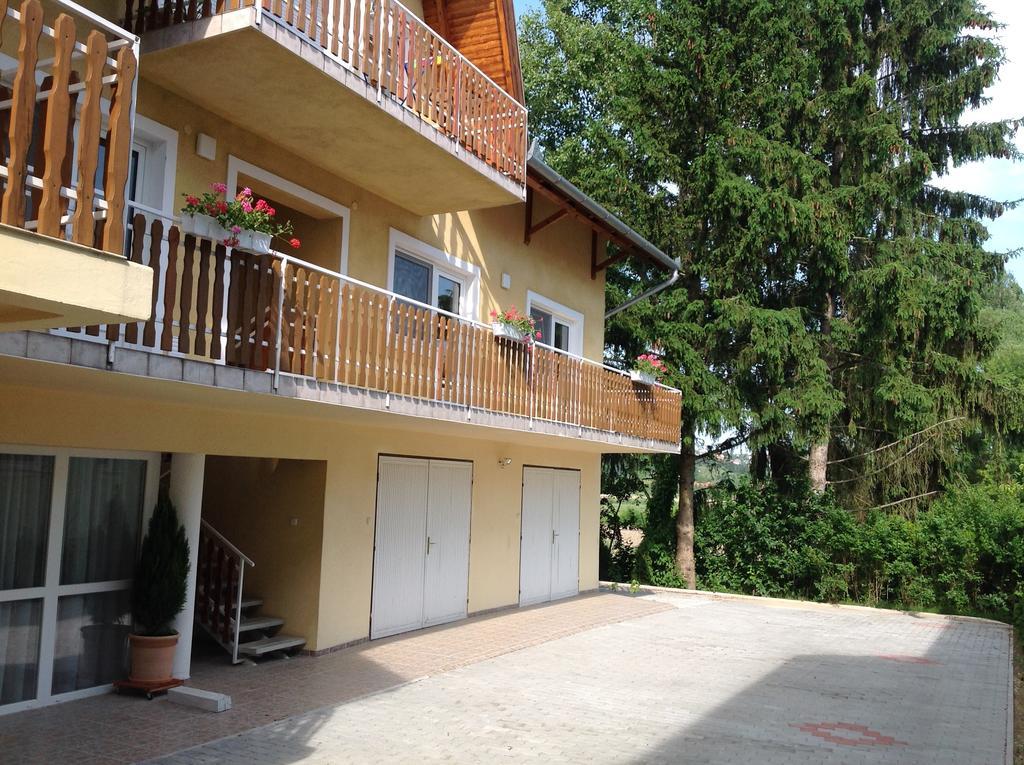 Attila Apartmanhaz Hotel Heviz Ngoại thất bức ảnh