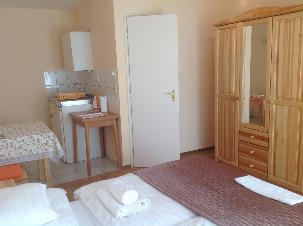 Attila Apartmanhaz Hotel Heviz Ngoại thất bức ảnh